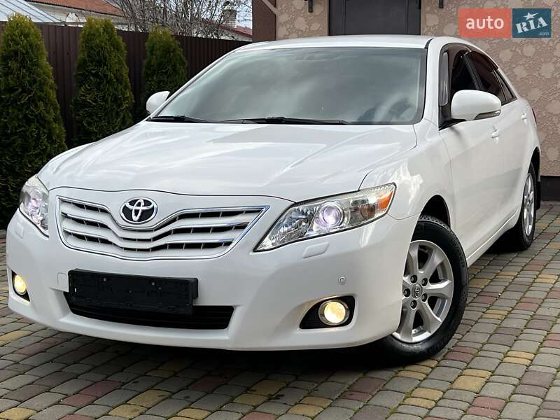 Седан Toyota Camry 2011 в Івано-Франківську