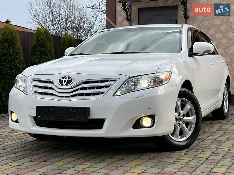 Седан Toyota Camry 2011 в Івано-Франківську