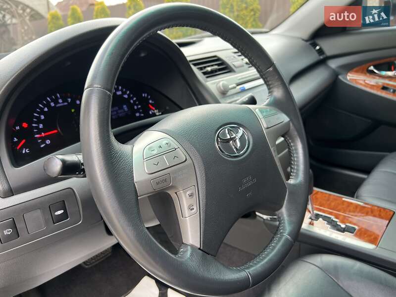 Седан Toyota Camry 2011 в Івано-Франківську