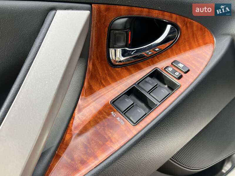 Седан Toyota Camry 2011 в Івано-Франківську