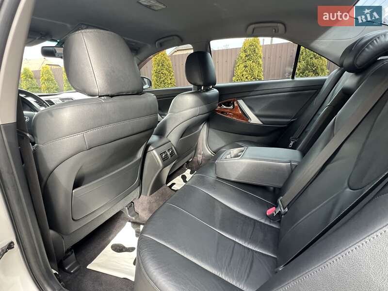 Седан Toyota Camry 2011 в Івано-Франківську