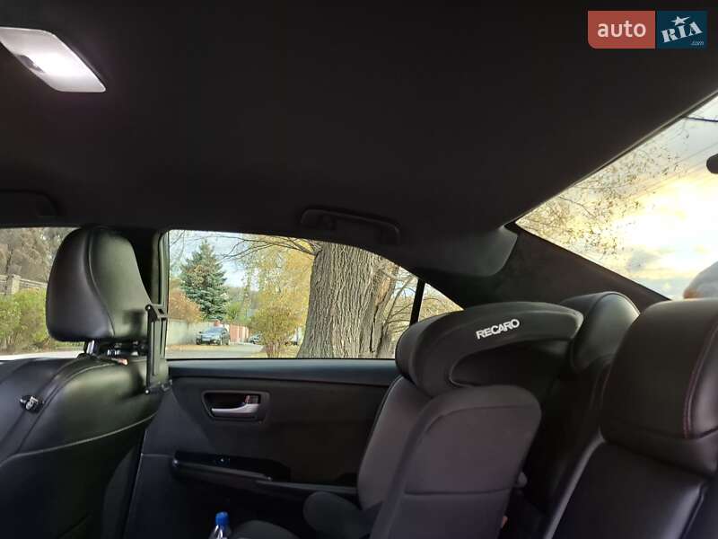 Седан Toyota Camry 2016 в Киеве