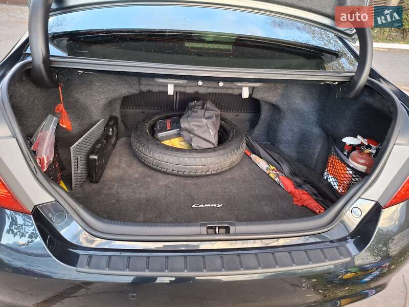 Седан Toyota Camry 2016 в Киеве