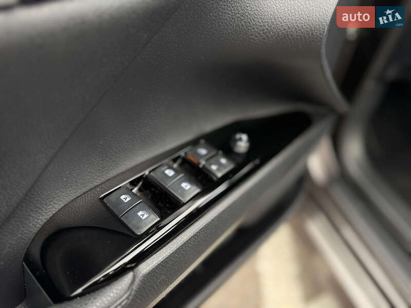 Седан Toyota Camry 2018 в Киеве