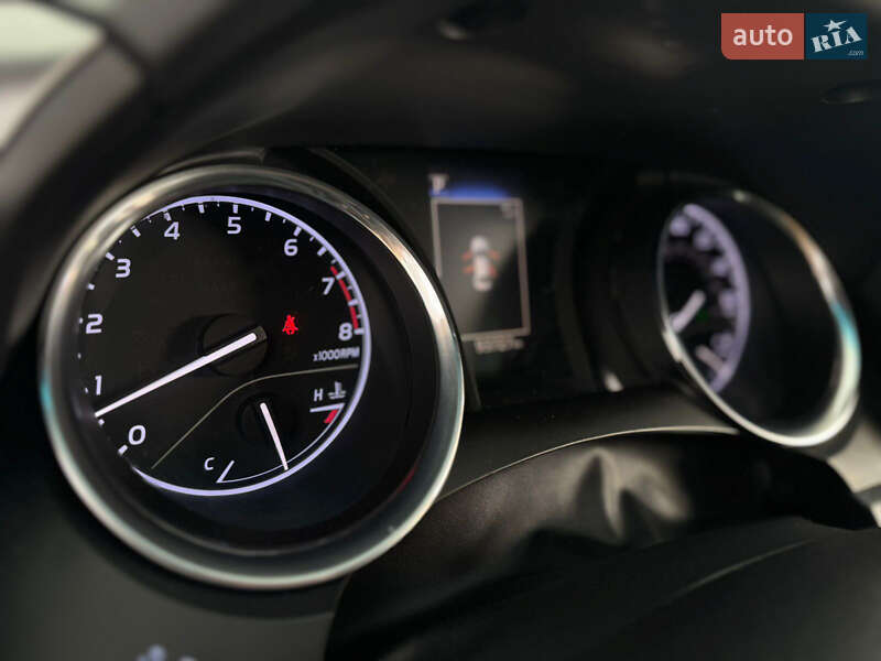 Седан Toyota Camry 2018 в Киеве