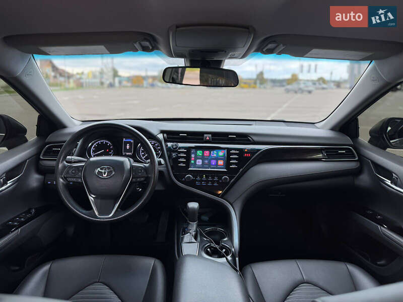 Седан Toyota Camry 2018 в Киеве