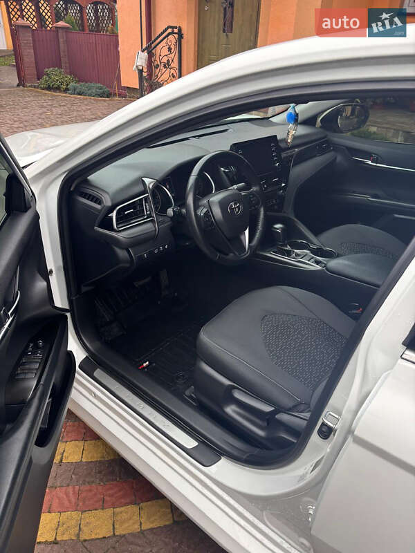 Седан Toyota Camry 2021 в Львове