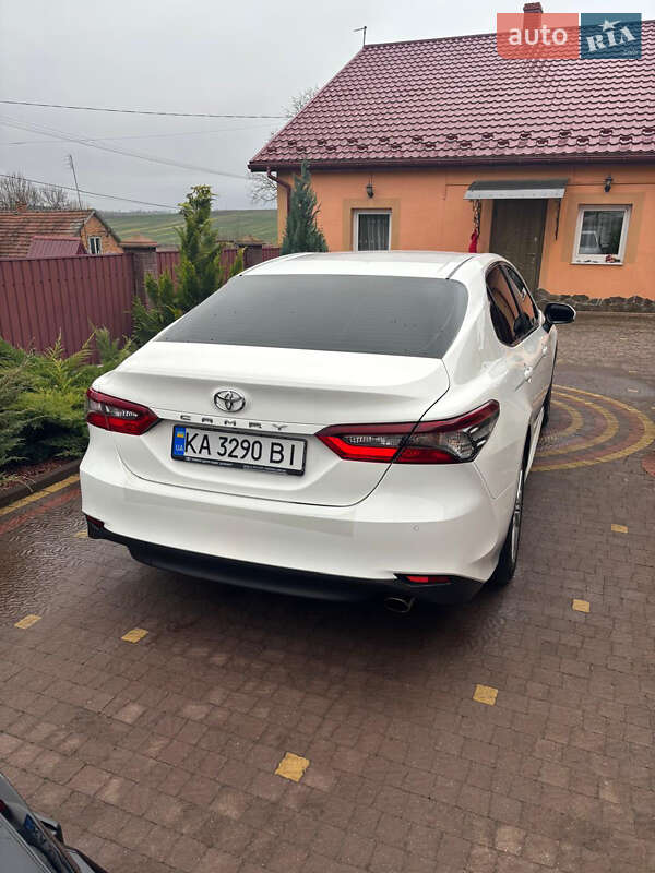 Седан Toyota Camry 2021 в Львове