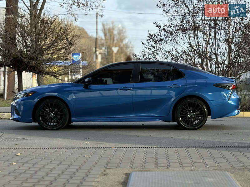 Седан Toyota Camry 2017 в Дніпрі