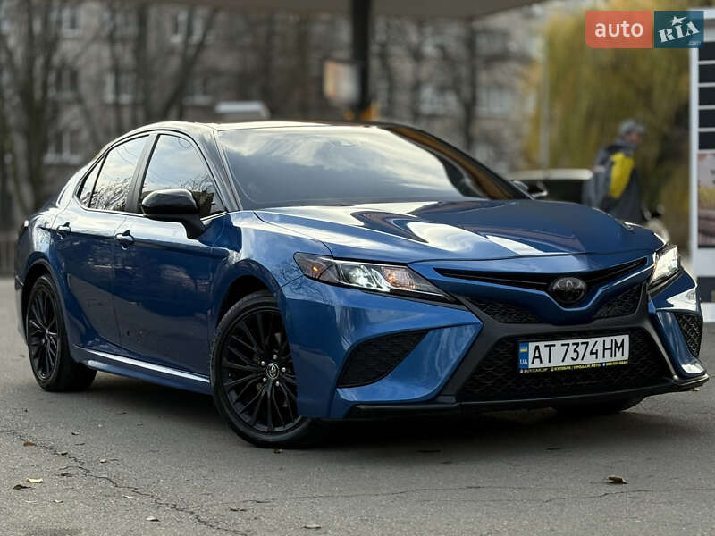 Седан Toyota Camry 2017 в Дніпрі