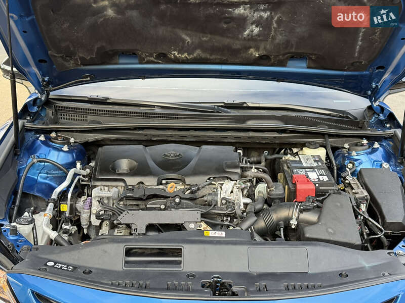 Седан Toyota Camry 2017 в Дніпрі