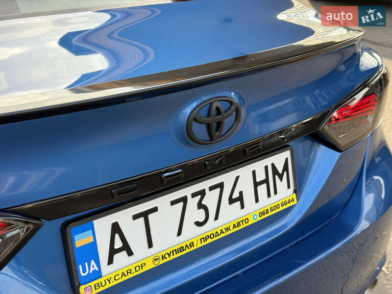 Седан Toyota Camry 2017 в Дніпрі