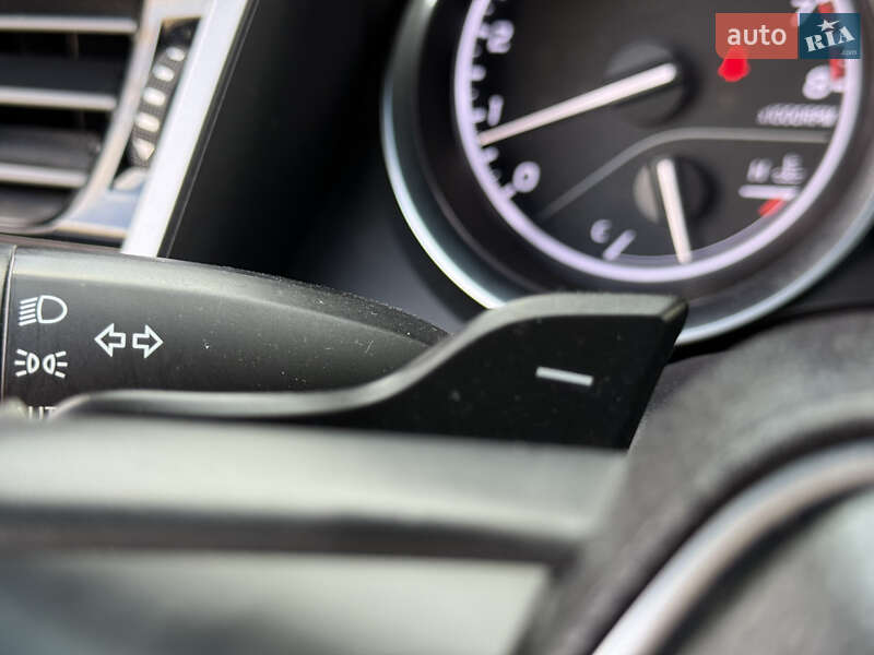 Седан Toyota Camry 2017 в Дніпрі