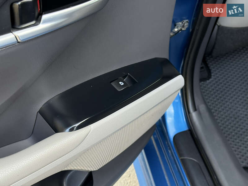 Седан Toyota Camry 2017 в Дніпрі