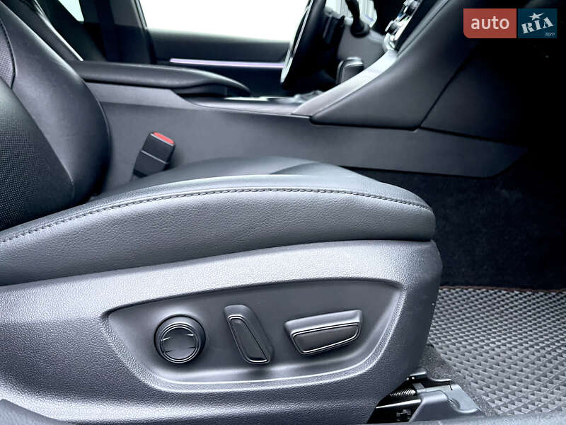 Седан Toyota Camry 2021 в Киеве