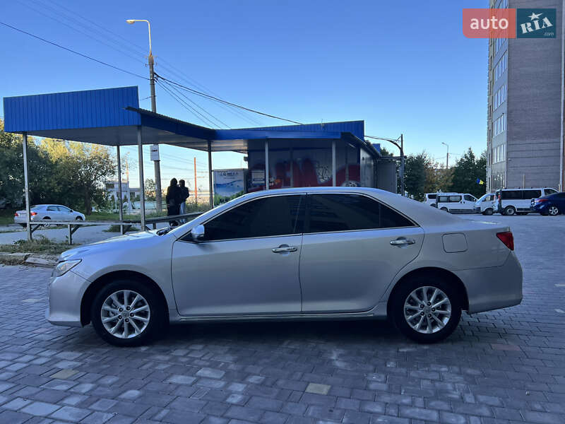 Седан Toyota Camry 2011 в Тернополі