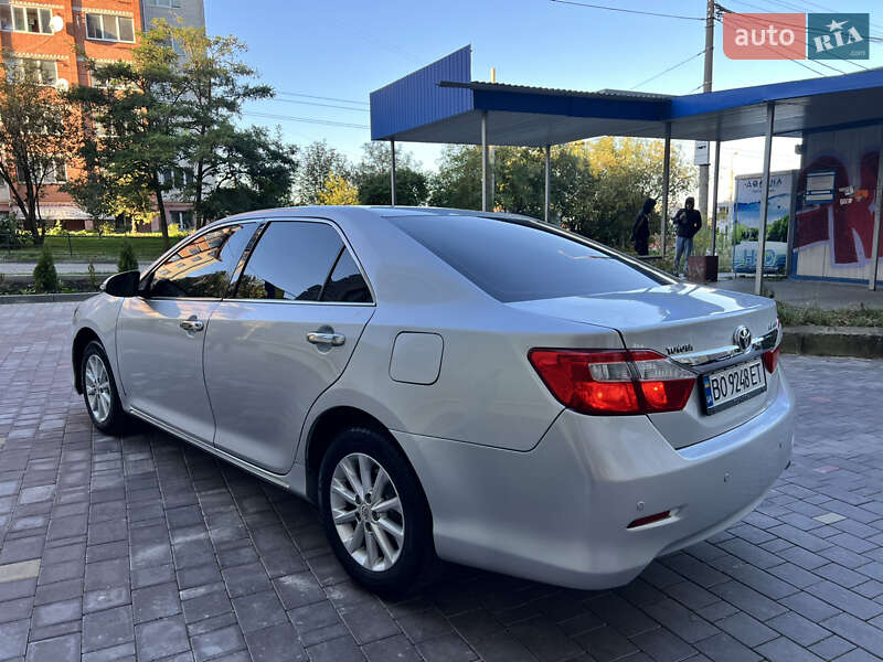 Седан Toyota Camry 2011 в Тернополі