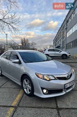 Седан Toyota Camry 2013 в Киеве
