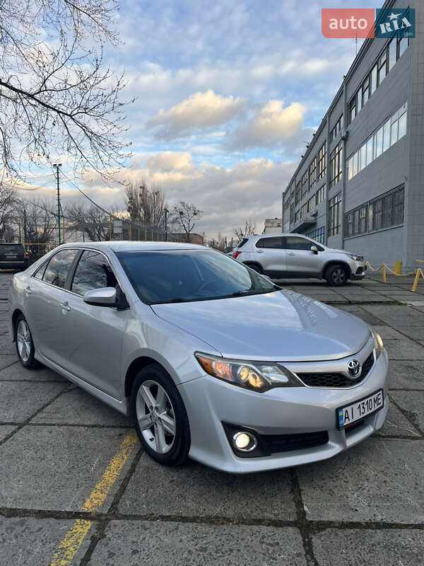 Седан Toyota Camry 2013 в Киеве