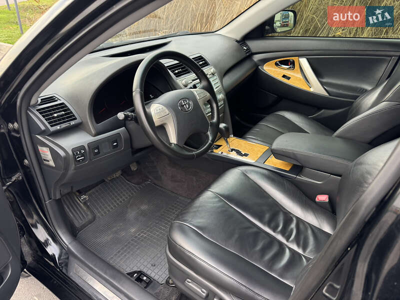 Седан Toyota Camry 2007 в Днепре