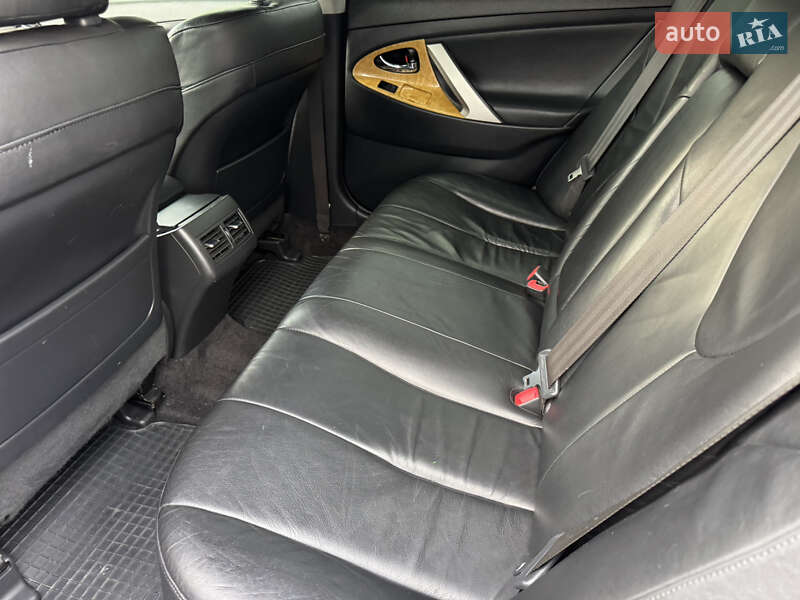 Седан Toyota Camry 2007 в Днепре