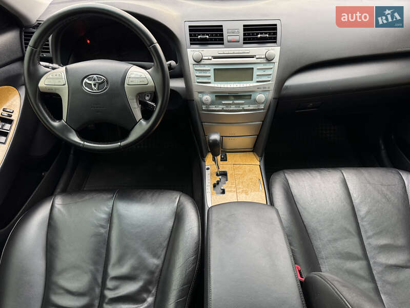 Седан Toyota Camry 2007 в Днепре
