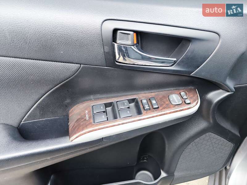 Седан Toyota Camry 2016 в Смеле