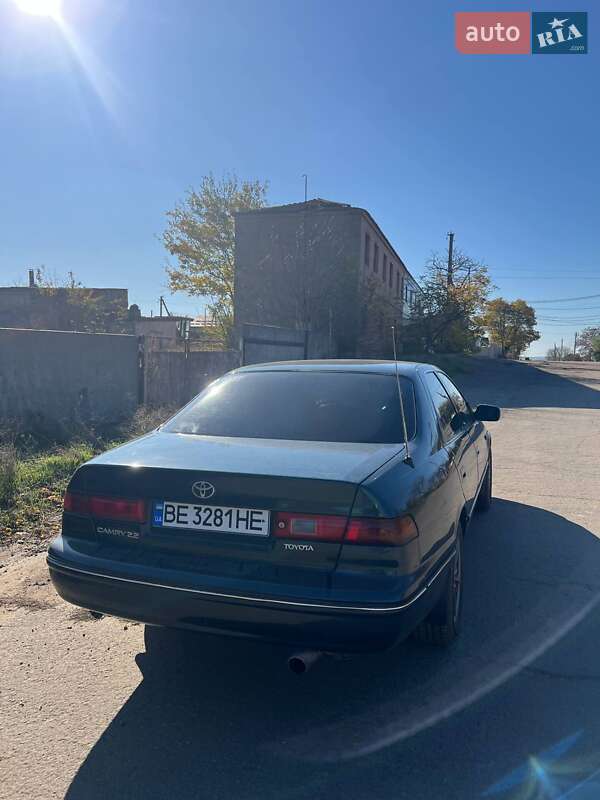 Седан Toyota Camry 1997 в Новій Одесі