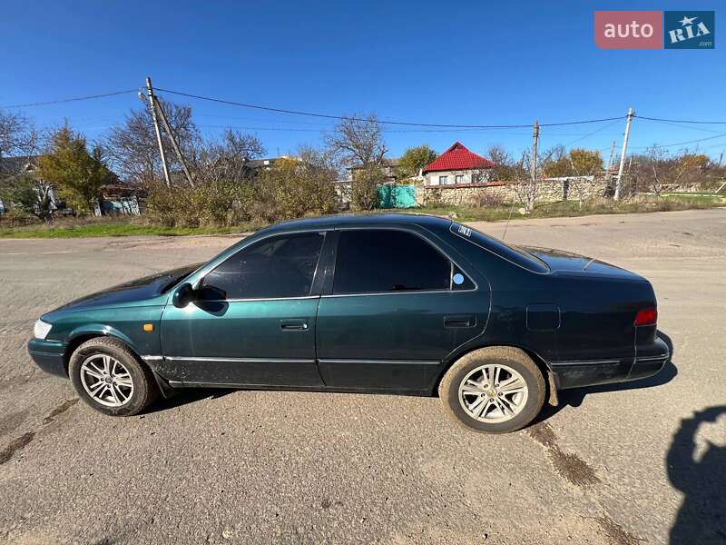 Седан Toyota Camry 1997 в Новій Одесі