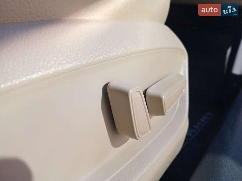 Седан Toyota Camry 2018 в Львове