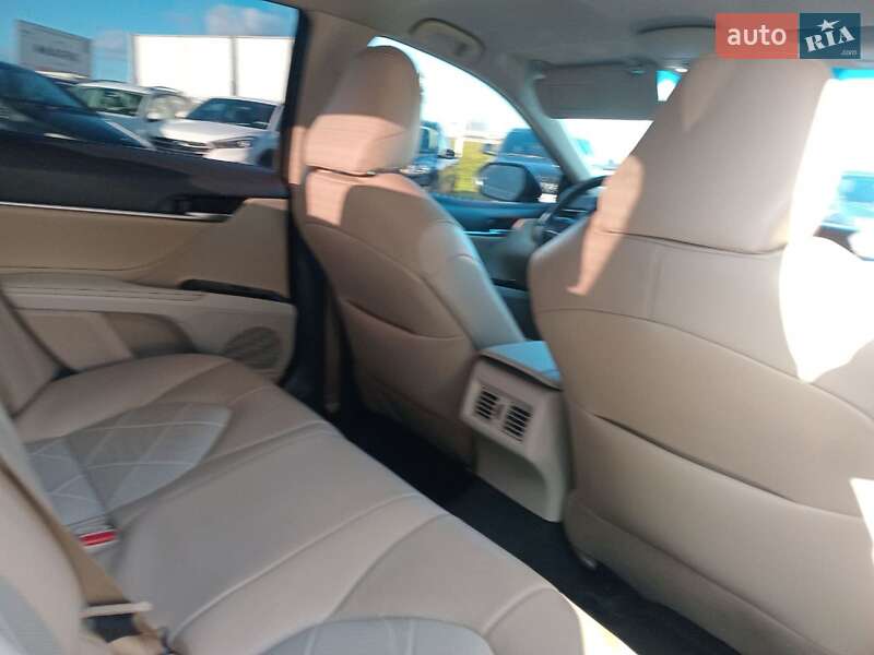 Седан Toyota Camry 2018 в Львове