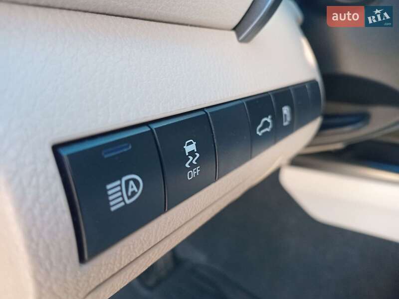 Седан Toyota Camry 2018 в Львове