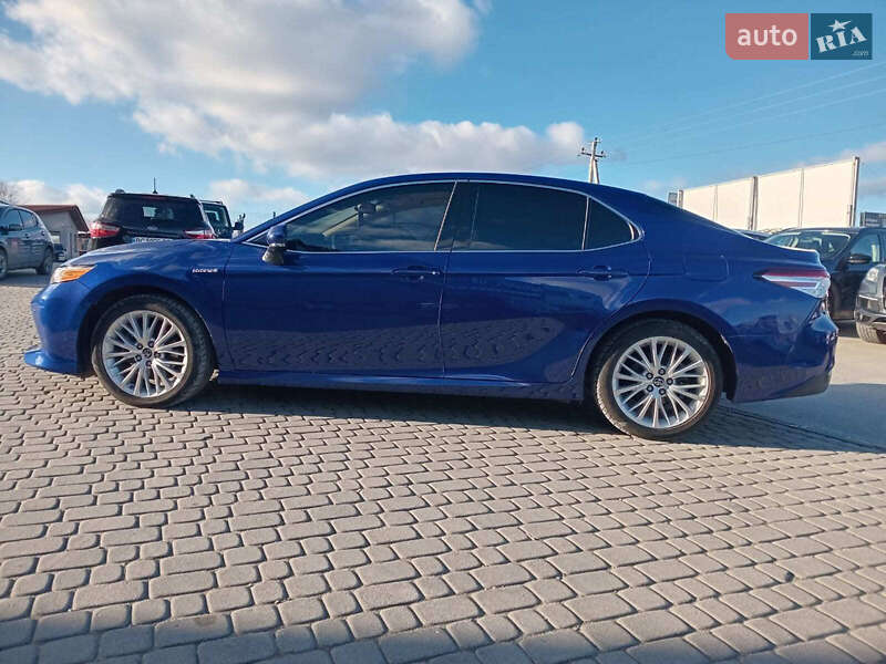 Седан Toyota Camry 2018 в Львове