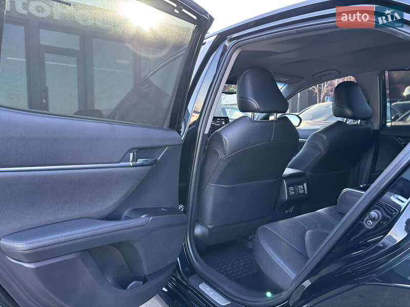 Седан Toyota Camry 2021 в Киеве