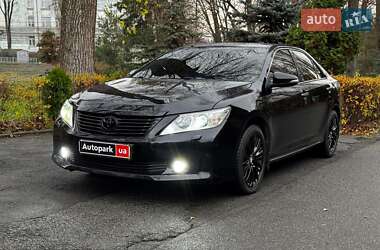Седан Toyota Camry 2014 в Києві