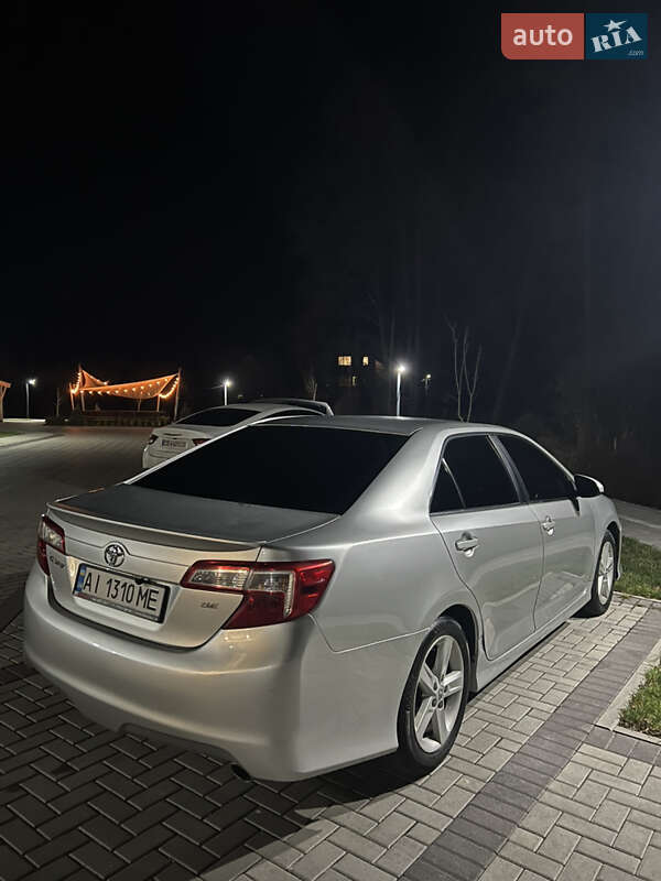 Седан Toyota Camry 2013 в Киеве