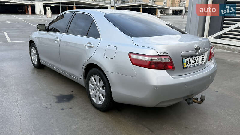 Седан Toyota Camry 2008 в Киеве