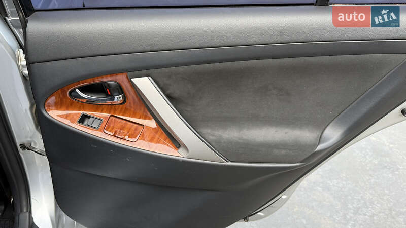 Седан Toyota Camry 2008 в Киеве