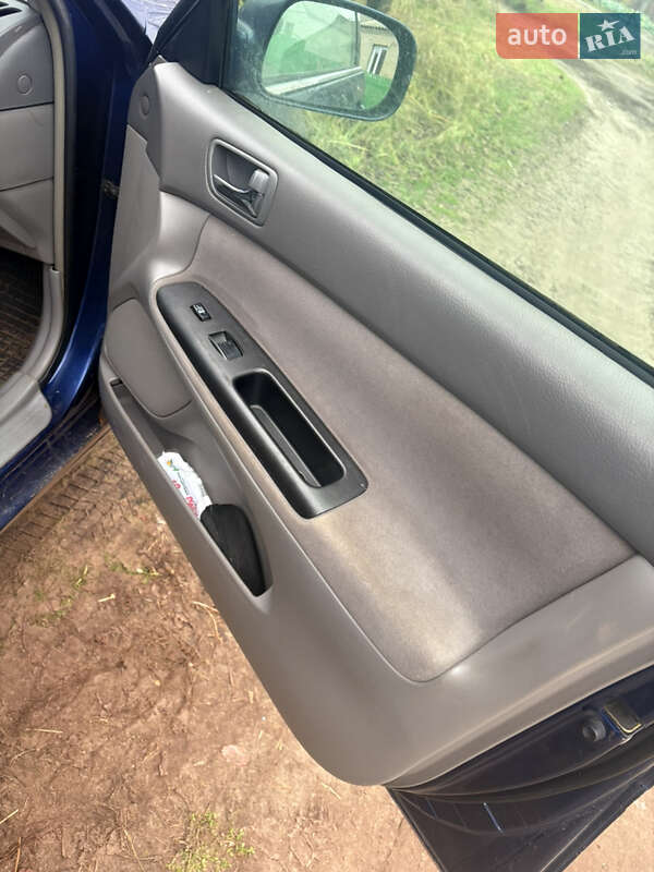 Седан Toyota Camry 2005 в Изюме