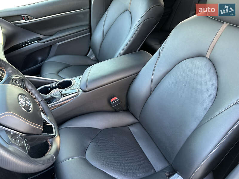 Седан Toyota Camry 2020 в Киеве