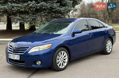 Седан Toyota Camry 2011 в Ровно