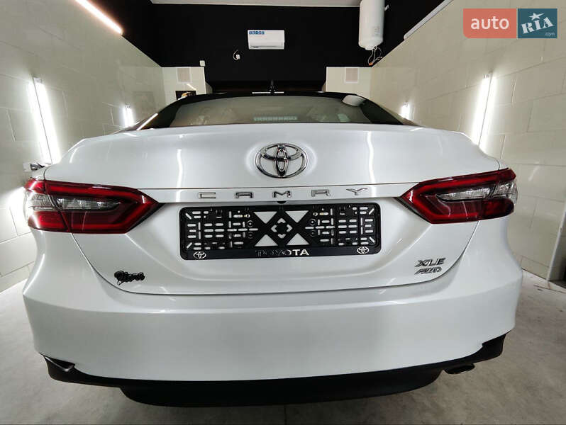 Седан Toyota Camry 2022 в Киеве