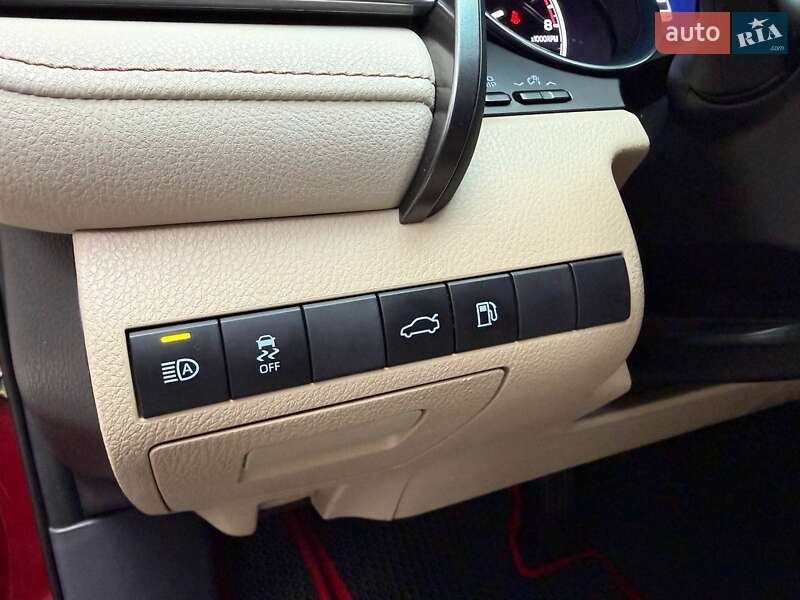 Седан Toyota Camry 2018 в Киеве