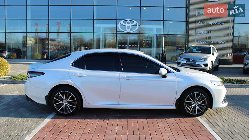 Седан Toyota Camry 2023 в Черкассах