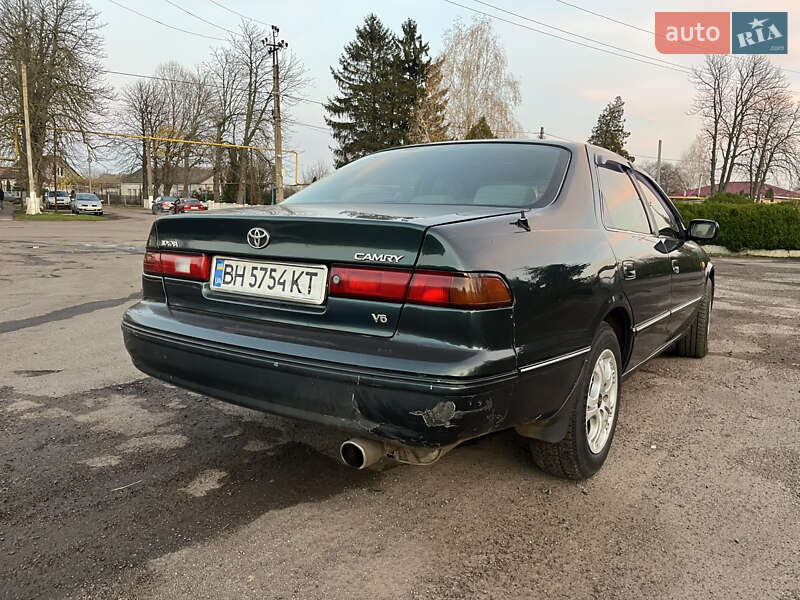 Седан Toyota Camry 1998 в Подольске