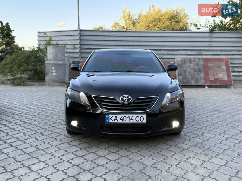 Седан Toyota Camry 2006 в Павлограде