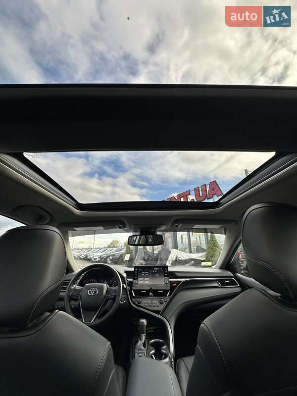 Седан Toyota Camry 2024 в Белогородке