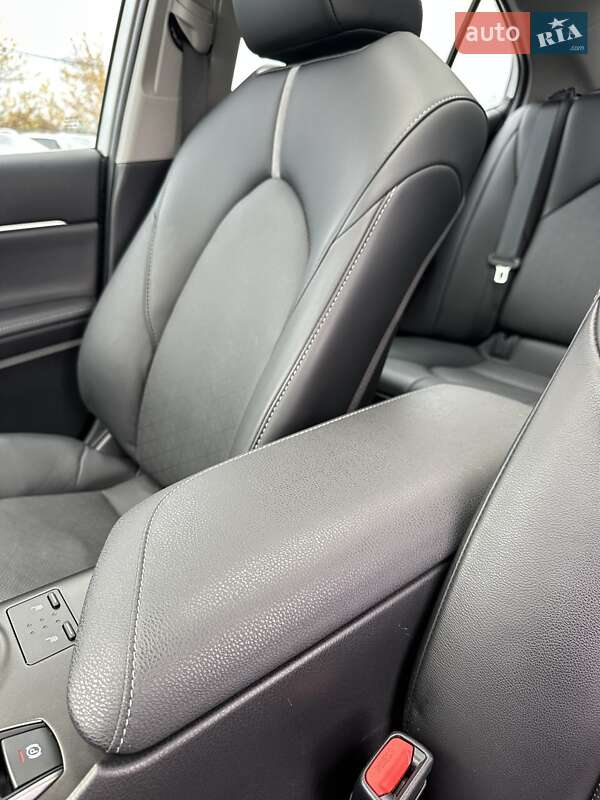 Седан Toyota Camry 2024 в Белогородке