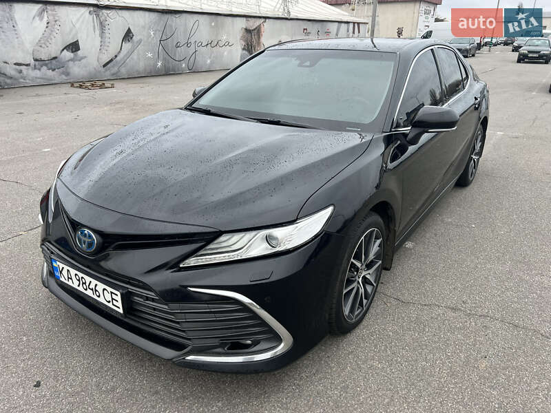 Седан Toyota Camry 2021 в Киеве