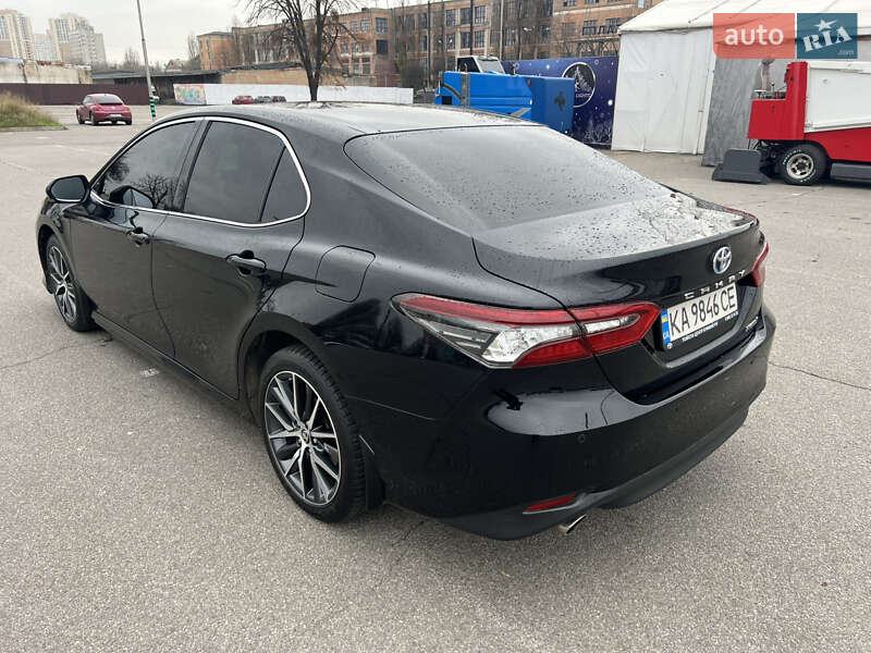Седан Toyota Camry 2021 в Киеве